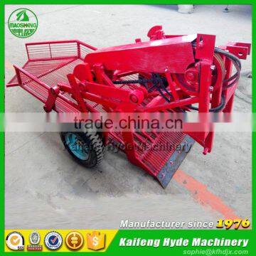 Maintenance free small peanut harvesting machine