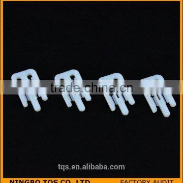 W Shape White Plastic Clips for Shirts photo-3