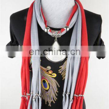 Ladie's scarf with metallic pendant