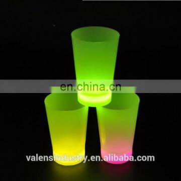 Wholesale Fashionable Light up Beer Mug wedding favors party most popular flashing led glow in the Dark cups for bar items