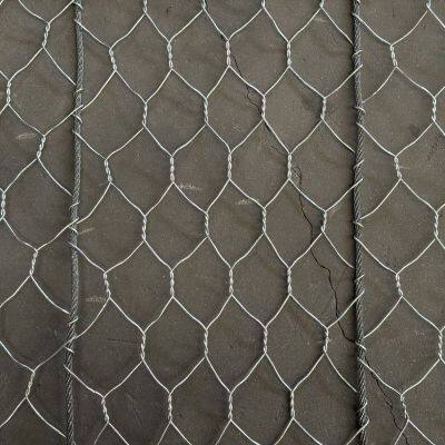 Rouleau de grillage métallique hexagonal galvanisé en tissage lisse, filet anti-chutes de pierres pour la protection des pentes tissé