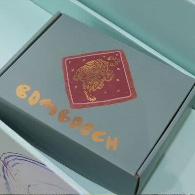 Colorful Factory Direct Sales Small Shipping Box With Gold Foil Stamping With Insert photo-2