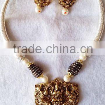 Temple Pendent Set and Earrings With Mala