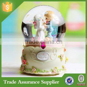 Handmade Cute Wedding Snow Globe for Home Decor