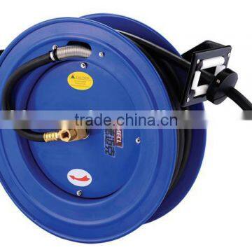 Auto retractable air/water hose reel