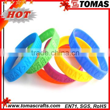 Factory direct sales eco-friendly fashion engraved flower silicone bracelet