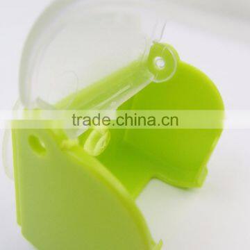 Plastic Razor Holder With Cover and Suction Cup photo-6