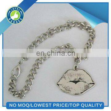 fashion Wholesale metal bracelet with lip charm