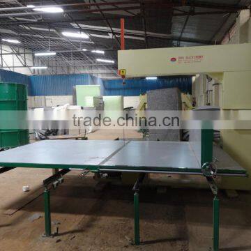 Manual vertical foam rubber sheet cutting machine