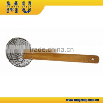 Hot sale stainless steel/zink plated metal noodle skimmer with bamboo handle