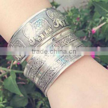 Big antique silver wide cuff bangle vintage style custom design cuff bangle for promotional birthday gifts