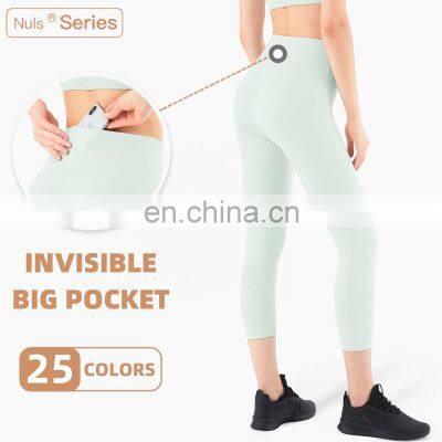 Active Wear Yoga Pants With Phone Pocket Scrunch Butt Leggings Hip Lifting Capri Leggings