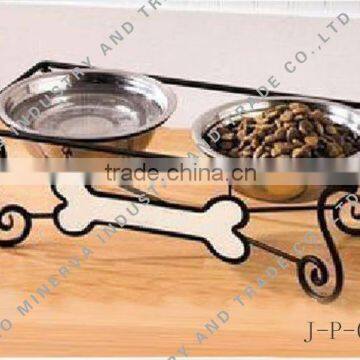 Iron dog feeder