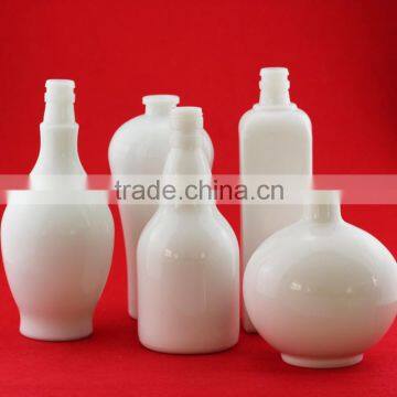 Wholesale low price oyster white bottles ceramic milk white bottles 500ml ball shape lquor bottles