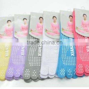 woman fashion toe yoga socks