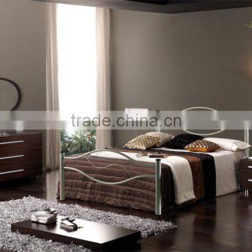 Hot Selling Heavy Duty Queen Iron Beds Popular in North America Markets CMAX-MB09