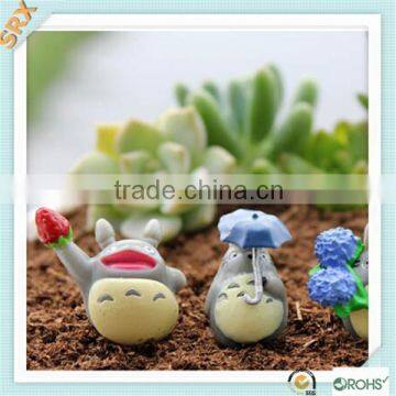 Custom New fashion small figurine home decoration item toys