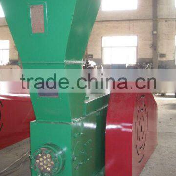 Biomass briquetting machine