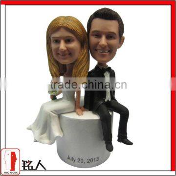 custom polyresin latest wedding gift for cake topper