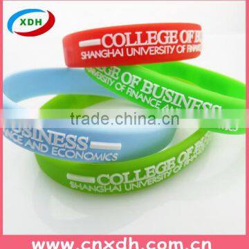 2016 Hot Sale Embossed Custom Silicone Wristband