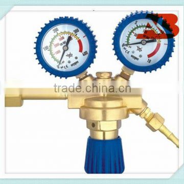 Oxygen gas pressure regulator