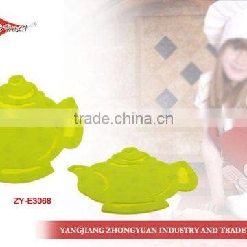 Tea pot shaped silicone mat, kitchen pad