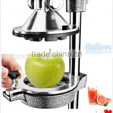 Manual vegetable and fruit juicer and cutter machine