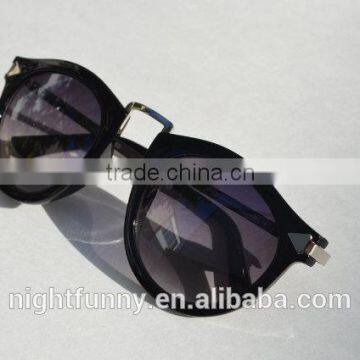 Retro Unisex Helter Skelter Sunglasses With Gold Accents Eyewear Available in Black,White and Tortoise,100% UV Sunglass photo-2