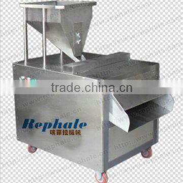 Groundnut slicer with compact structure