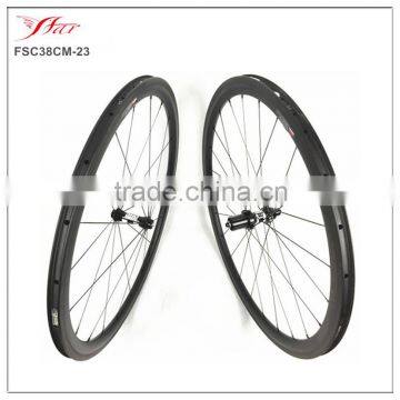 low profile road wheels specilized carbon wheels, with DT350 and Sapim spokes, 20/24h