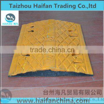 traffic reflective rubber speed humps used on road/ black and yellow removable rubber road humps for Crossroad