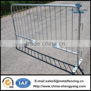 Custom-made metal material galvanised crowd control barrier for event