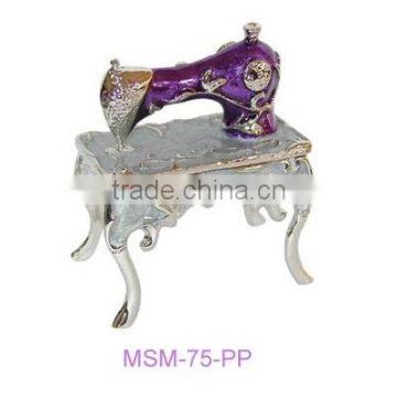 Miniature sewing machine with 4-legged stand