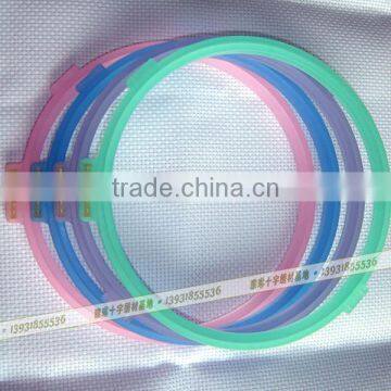 sleeve stretc colorful embroidery frames plastic hoops frosted embroidery hoop craft purple hand hoops tambour cross stitch 18cm