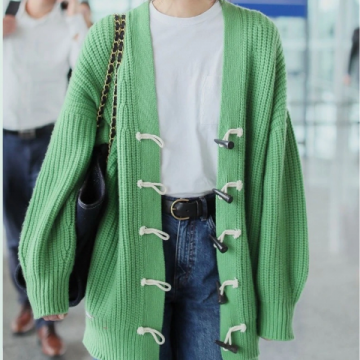 Cotton Blended Knitted Clothes Women′s Casual Cardigan with Horn Button