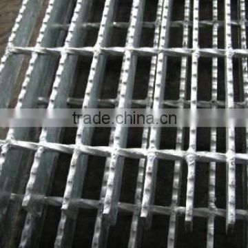 Hot dipped Galvanized Serrated type steel grating