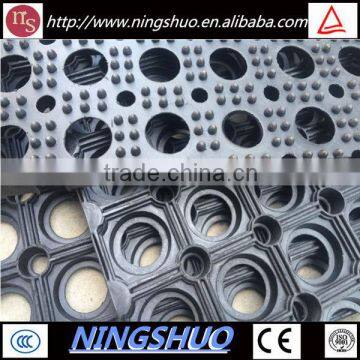 Wholesale of Outdoor Playground Anti Slip Rubber Hole Mat for Grass