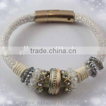 2015 fashion pu magnet charm white bracelet