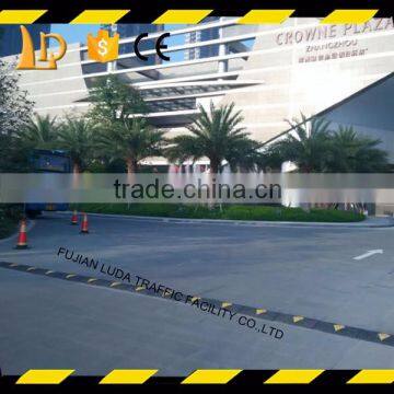 Durable Synthetic Rubber Speed Hump Road Sign for Road Safety photo-2