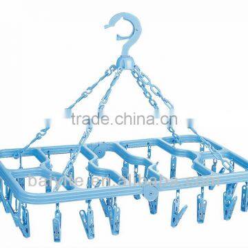 foldable multi use plastic hanger rack with clips