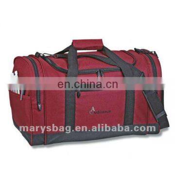 600 polyester leisure duffel with hard plastic feet