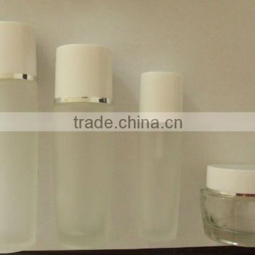 cosmetic glass bottles pump sparyer and plastic cap