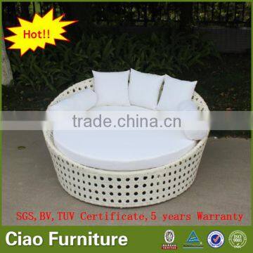 Comfortable Rattan Outdoor Furniture Beach Sun Bed Wicker Daybed photo-2