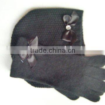 Ladies gloves and hat set