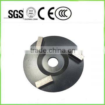 Diamond grinding wheel for concrete with three bar segments