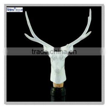 2016new Product White Deer Head Bottle Wine Stopper With Wooden Cork Made in China