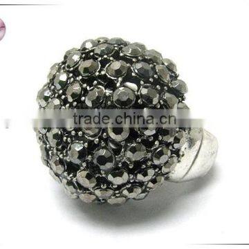 Crystal stud dome stretch ring