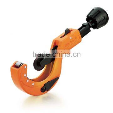 Metal hand tool, pipe cutter