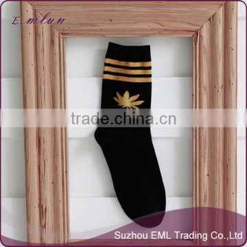 Wholesale cotton stripe fashion custom mens socks