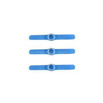 Custom Blue White Silicone Rubber Watch Straps for Slap Watch on Wrist